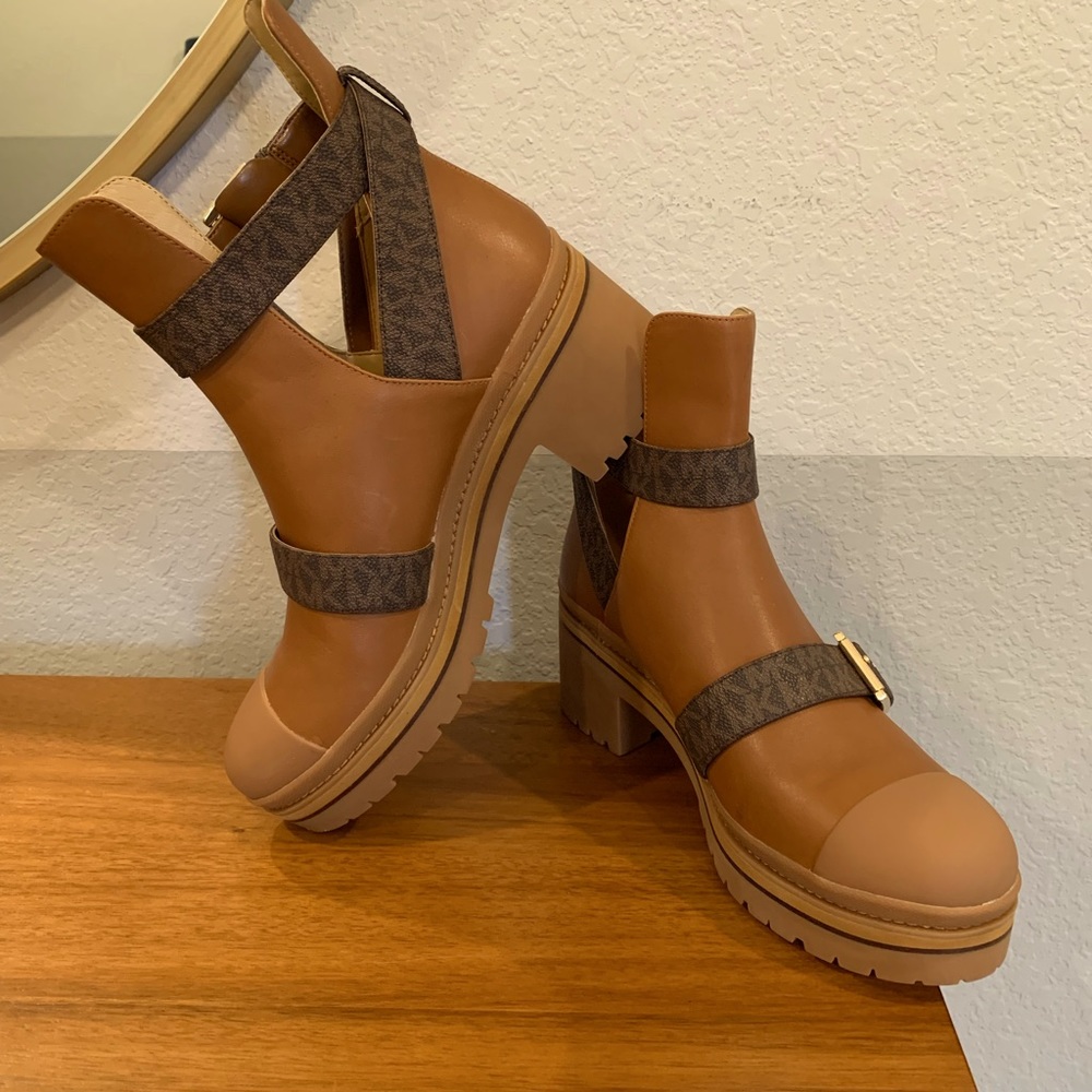 Micheal Kors leather ankle boots